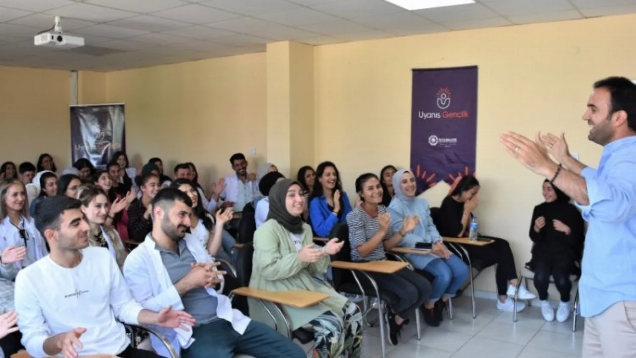 Diyarbakır'da öğrencilere motivasyon semineri -
