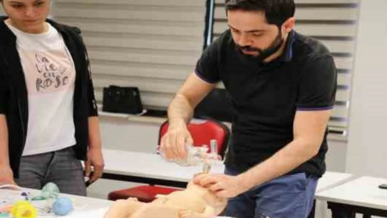 Diyarbakır’da sağlıkçılara NRP eğitimi -