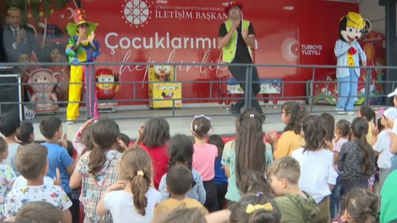 İskenderunlu afetzede çocuklar 'İletişim'le sevindi -