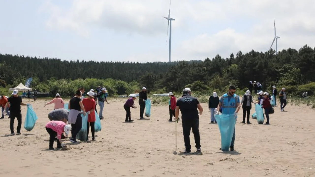 Uzunkum Sahili’nde kıyı temizliği yapıldı -