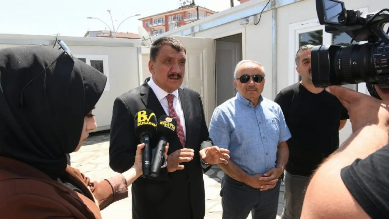 Başkan Gürkan, Malatya basınını 'konteyner kent'te ziyaret etti -