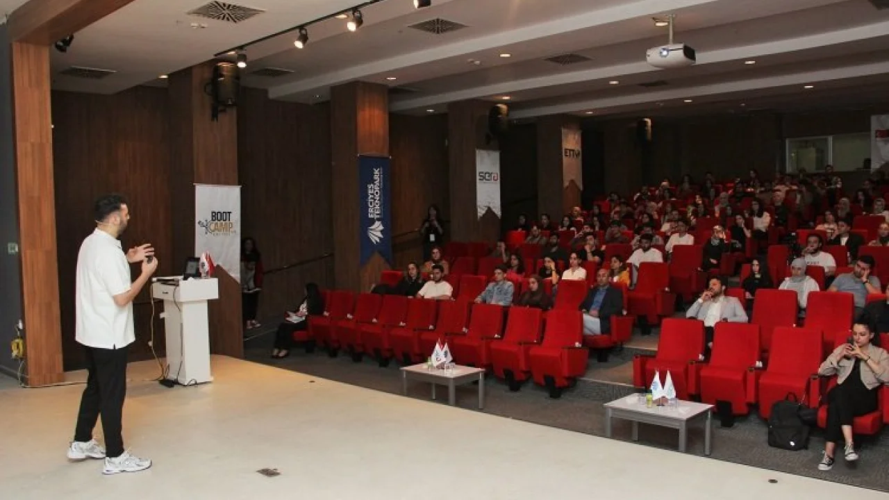 Bootcamp Erciyes'te freelancer eğitim -