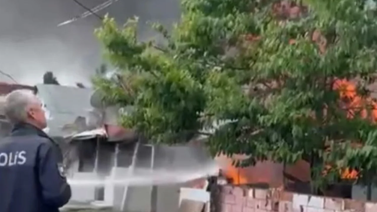 Düzce'de tek katlı ev küle döndü! -