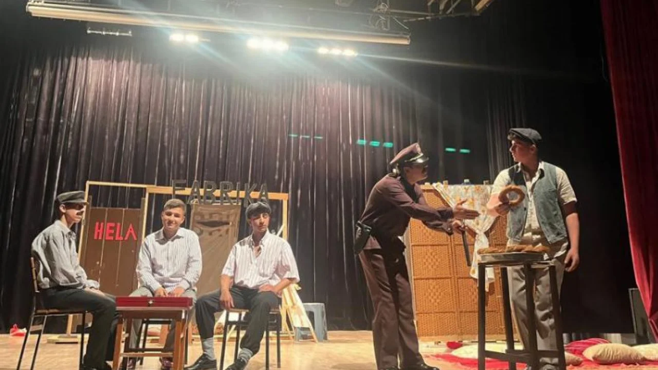 Öğrencilerin 'Bekçi Murtaza' oyunu büyük beğeni topladı -