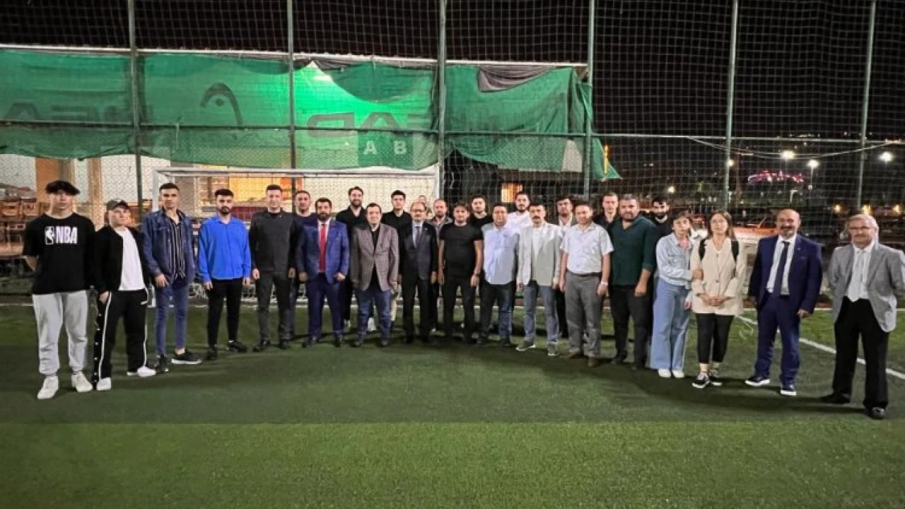 Osman Mesten Dost Meclisi’nde gençlerle buluştu -
