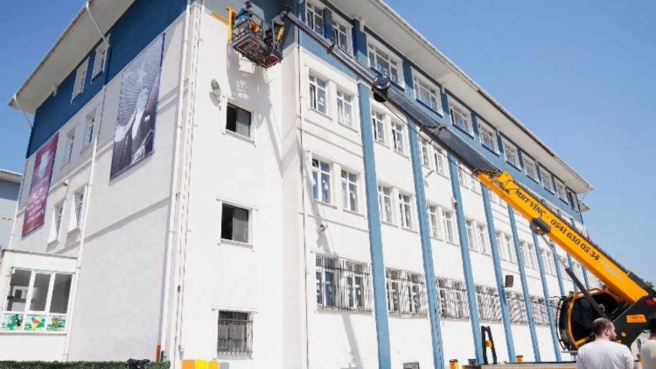 Beylikdüzü'nde okullar yerel yönetim desteğiyle güzelleşiyor -