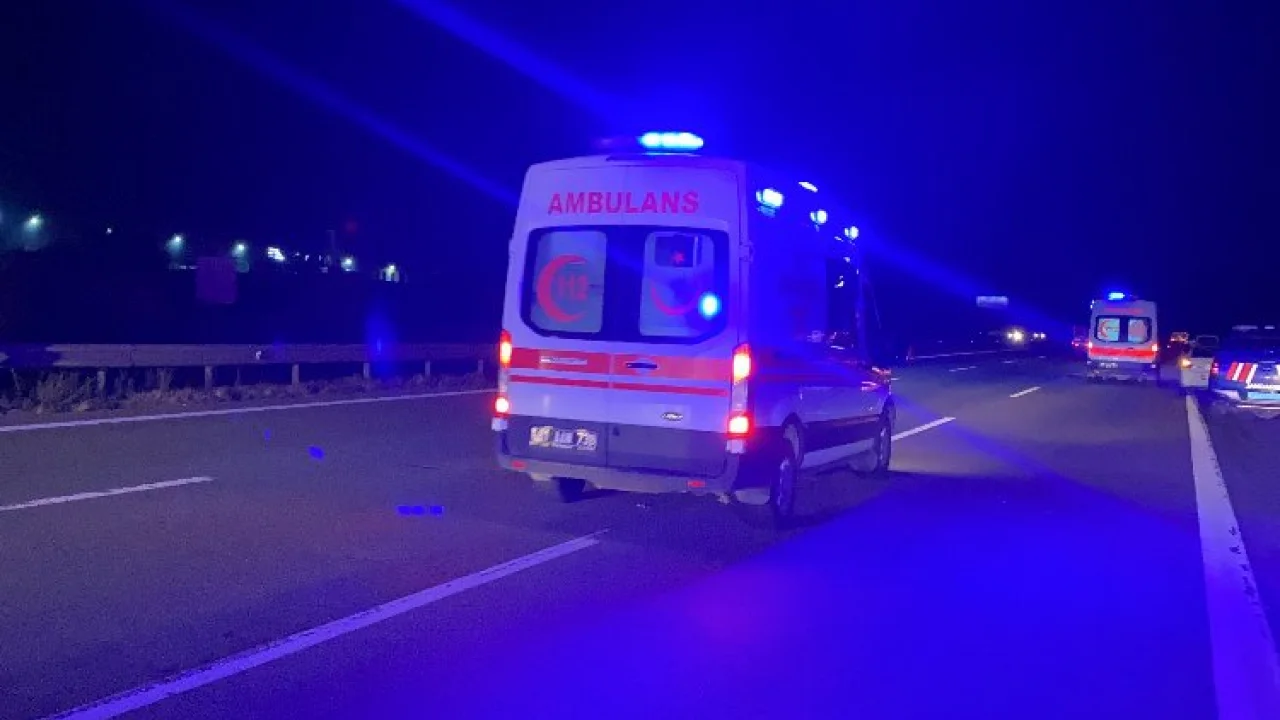 Emniyet şeridindeki araca tır çarptı -