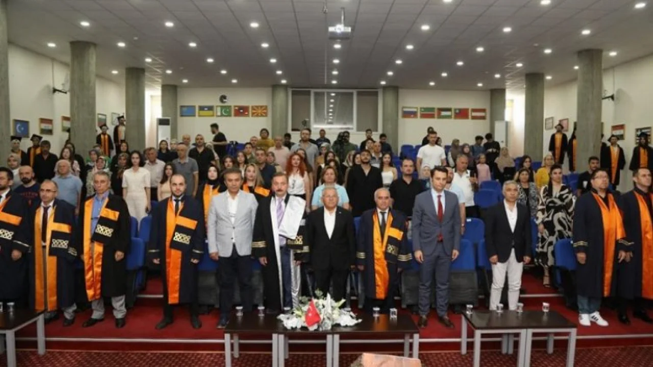 Erciyes Üniversitesi turizm mezunlarını verdi -