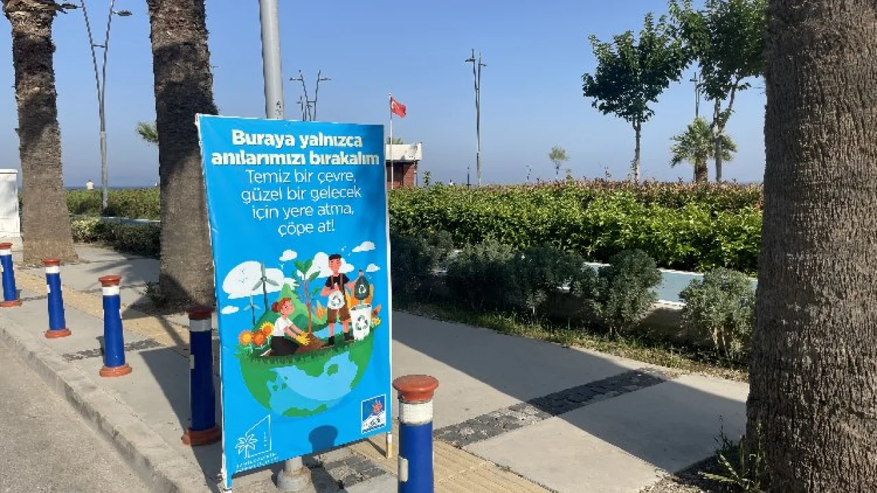 İzmir Narlıdere'de 'temiz çevre' için afişli farkındalık -