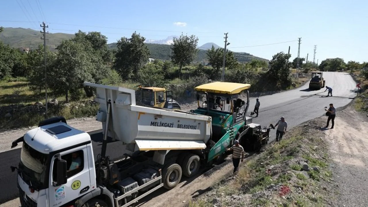 Kayseri Melikgazi'de asfalt çalışmaları hız kesmiyor -