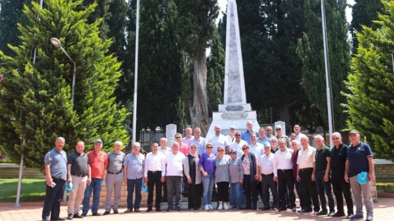 Kocaeli'nde muhtarlardan kentin kültürel yerlerine ziyaret -