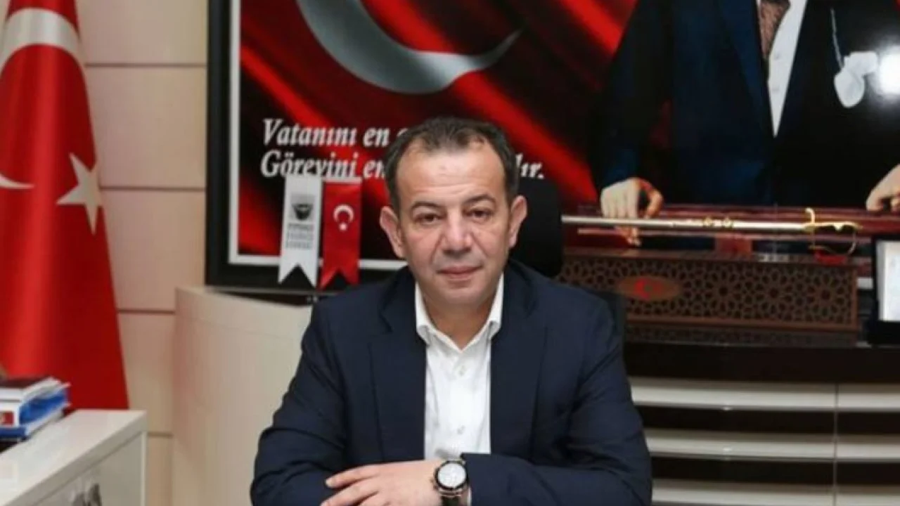 Özcan'dan ihraca ilk yorum... Bu karar badem bıyıklıları ziyadesiyle mutlu etmiştir -