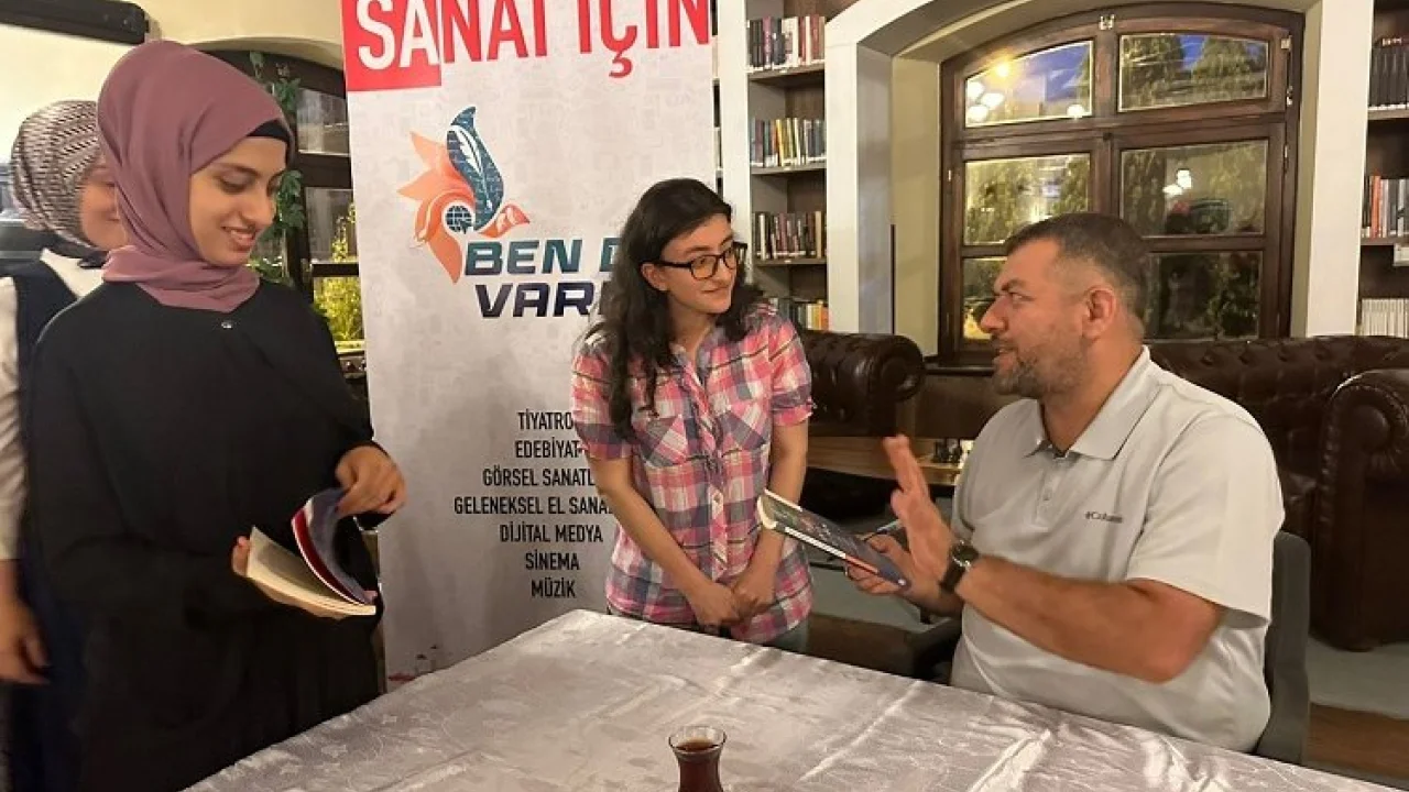 Şair Kılıçarslan, özel gereksinimli okurlarıyla buluştu -