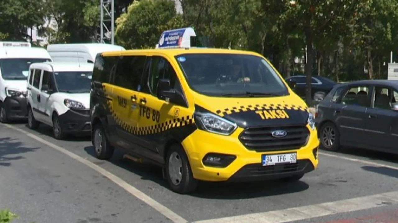 Yeni taksiler İstanbul sokaklarında -