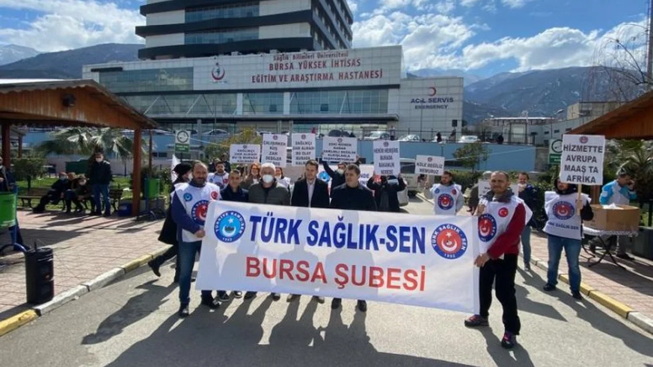Bursa'da sendikalı sağlıkçılar: Kazanım yerine hezimet var! -
