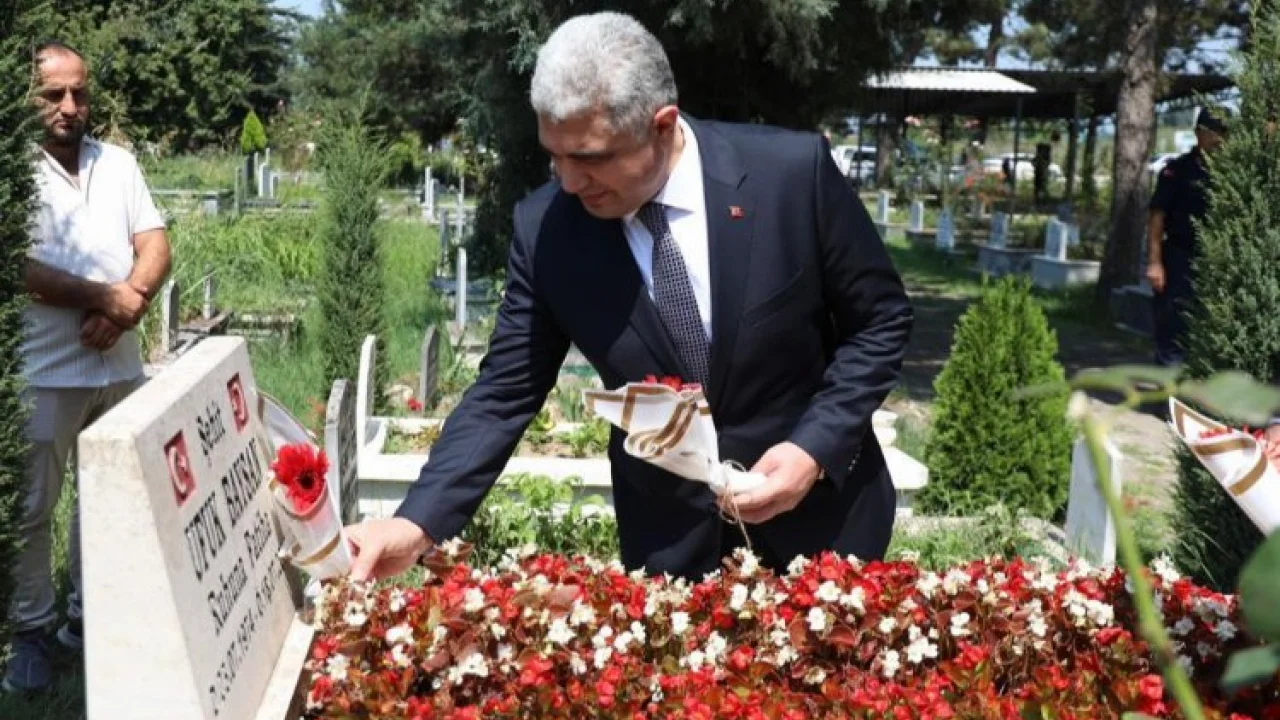 Düzce Valisi'nden şehitliğe ziyaret -