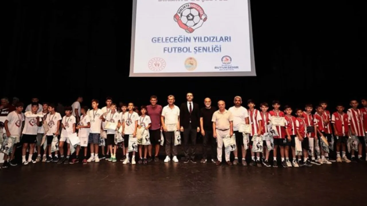 Geleceğin Yıldızları madalyalarını aldı -
