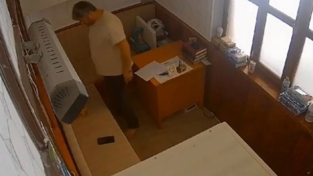 İmam odasında skandal! Düzce'de imam toplanan paraları sayarken cebine atmaya çalıştı! -