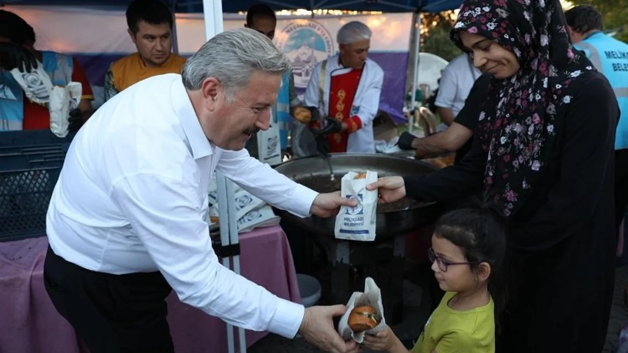 Kayseri Melikgazi'de mahalle buluşmaları tam gaz -
