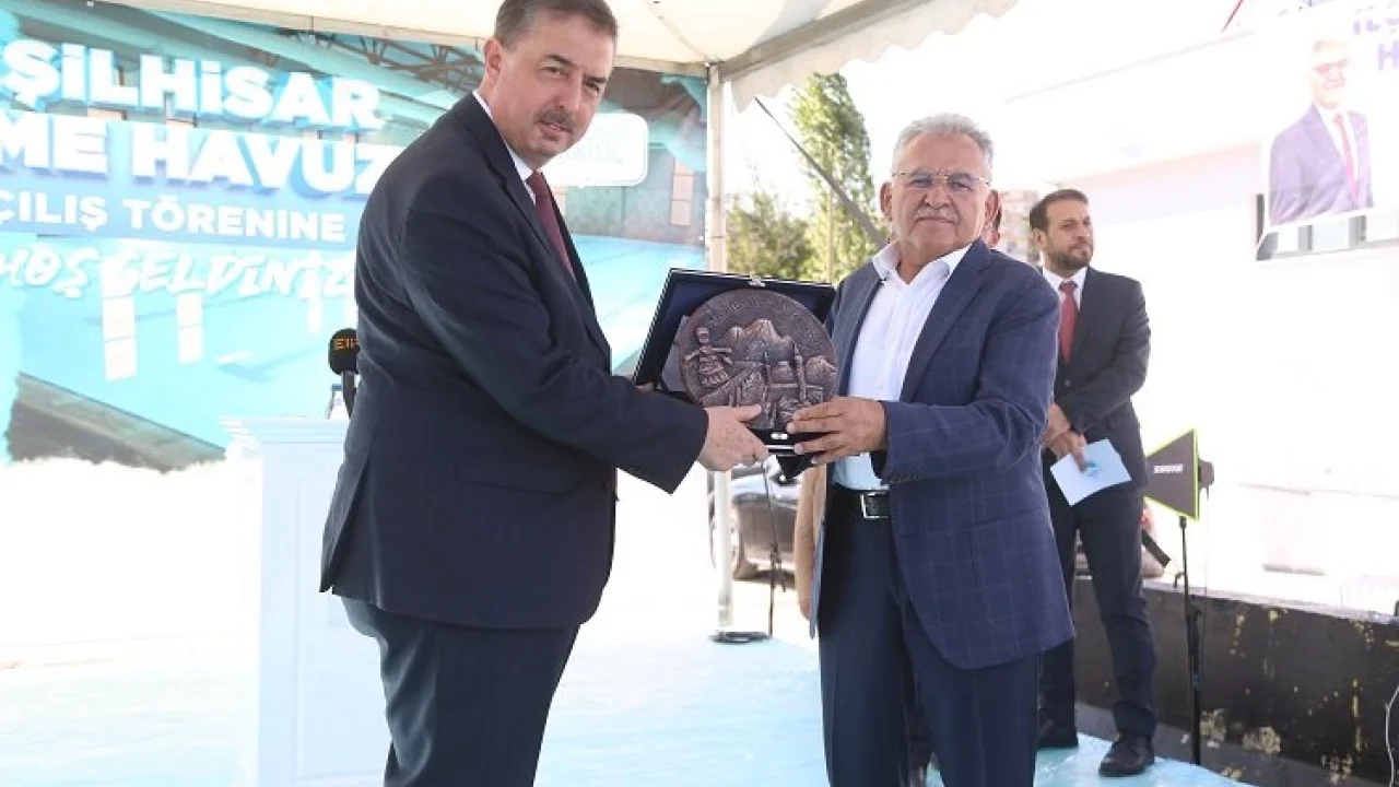 Kayseri'nin 'orkestra şefi' Memduh Büyükkılıç -