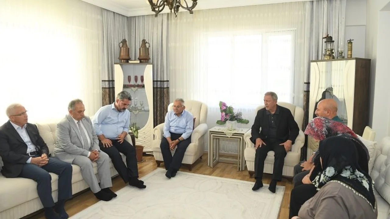Kayseri protokolünden şehit ailesine ziyaret -