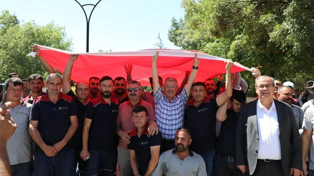 Kayseri Şeker çalışanları Başkan Akay’ı bağrına bastı -