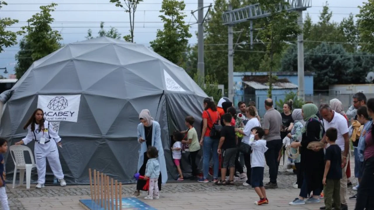 Kocaelili çocuklar gökyüzüne dokundu -