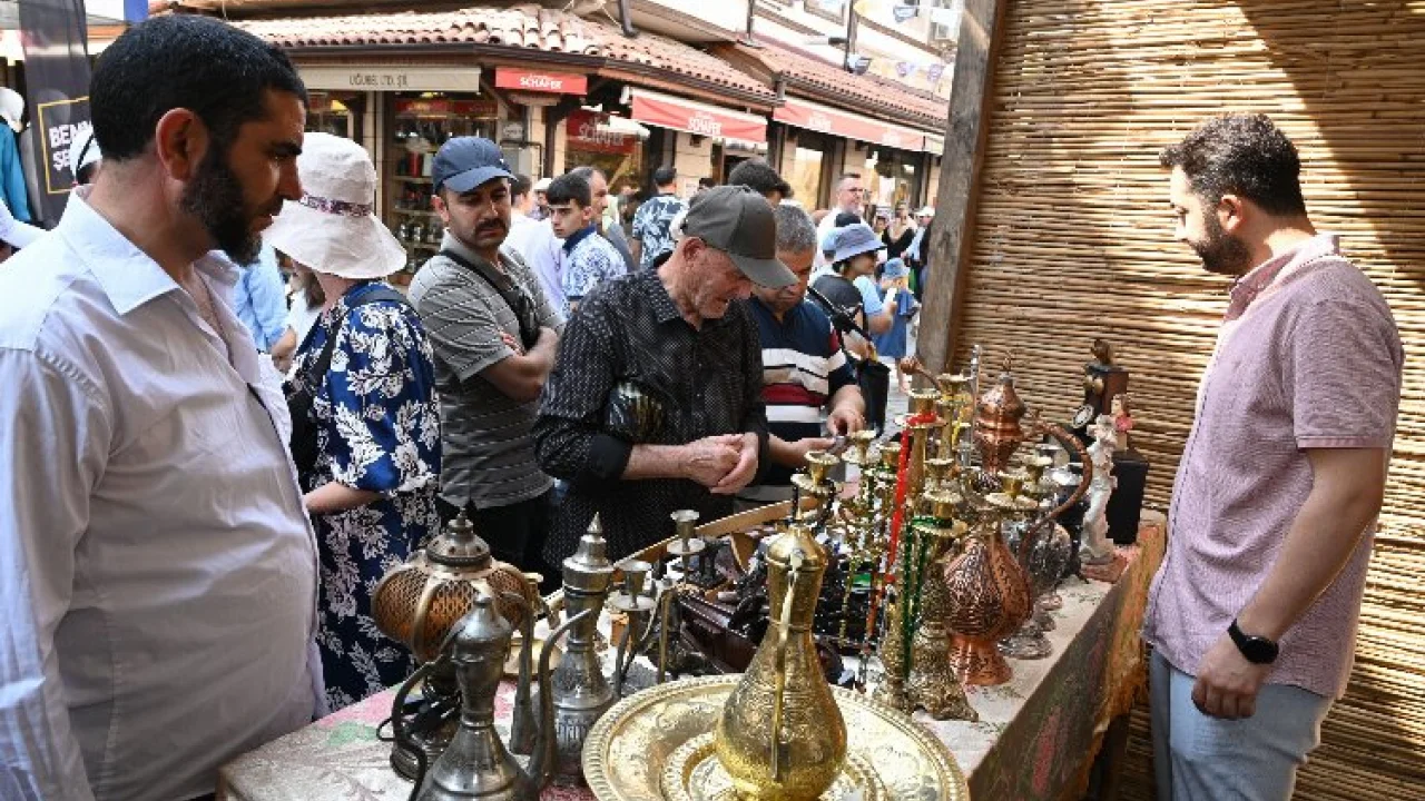 Konya Tarihi Bedesten'te alışveriş bereketi -