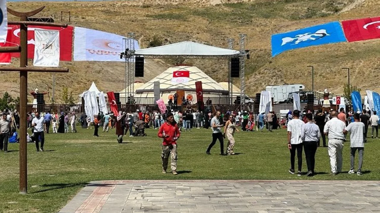 Nevşehir Belediyesi'ne Ahlat'ta tanıtım -