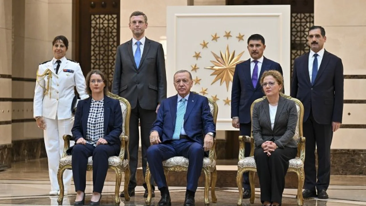 4 ülkenin büyükelçilerinden güven mektubu -