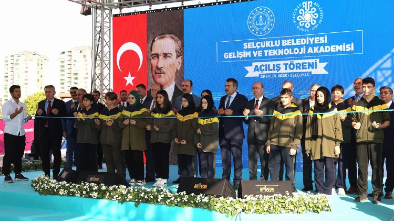 Bakan Tekin Konya'da eğitim ve spor tesisleri açılışları yaptı -