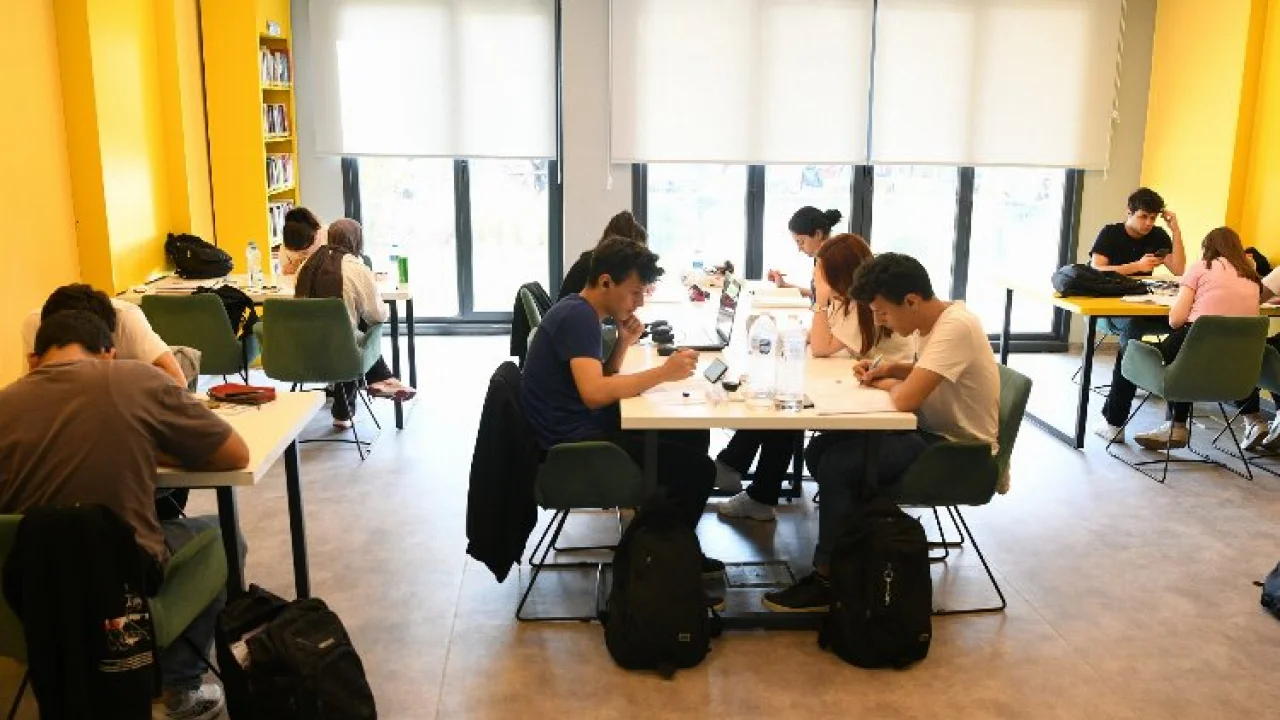 Çayırova'da kitap kahvelere yoğun ilgi -