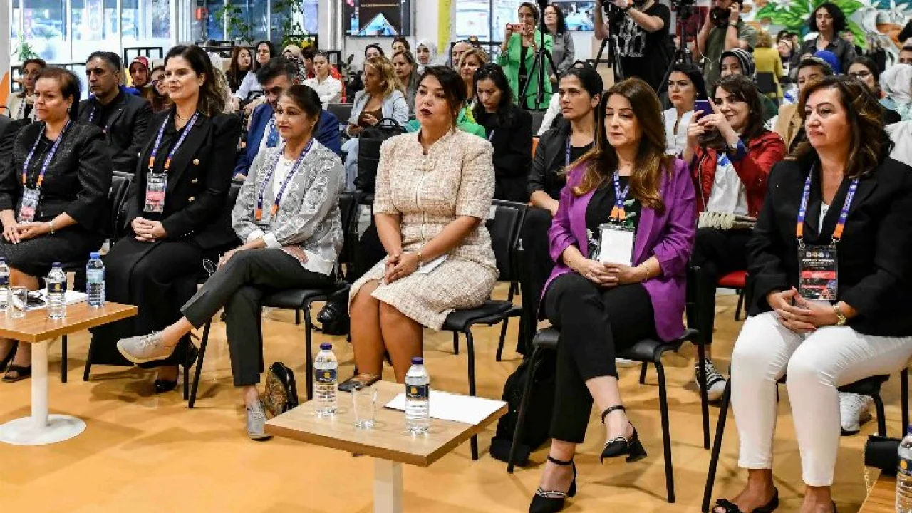 Dünya kadınları kongrede buluştu -