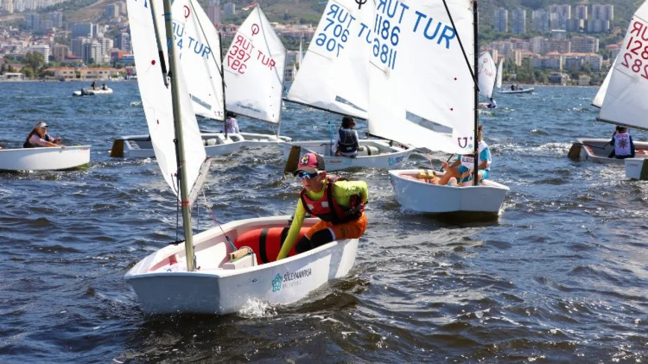 İzmir kurtuluşuna Narlıdere'den yelken açtılar -
