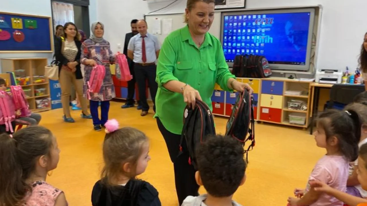 İzmit'te öğrencilere eğitim desteğine devam -