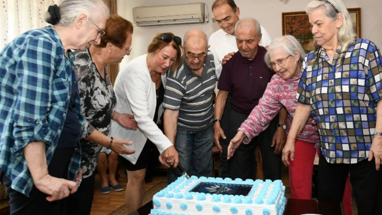 Karabağlar'dan yaşlılara vefa -