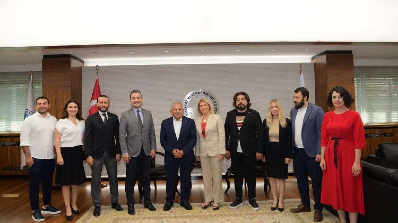 Kayseri eczacılardan Büyükşehir'e ziyaret -