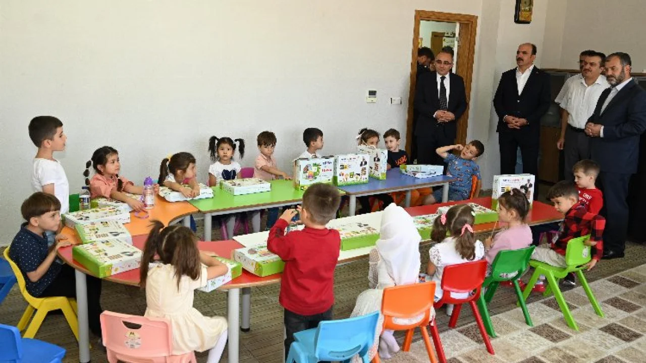 Konya'da Kur'an öğrencilerine eğitim seti dağıtıldı -