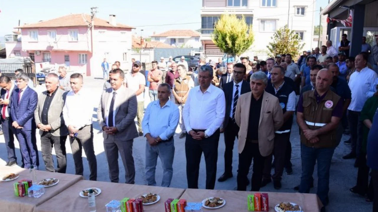 Manisa afetten etkilenen çiftçilerin yanında -