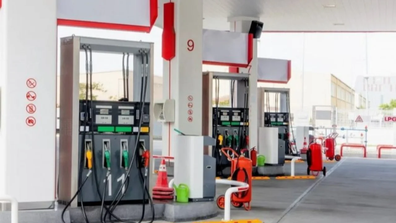 Akaryakıtta indirimler sürüyor... Bu kez indirim sırası motorinde