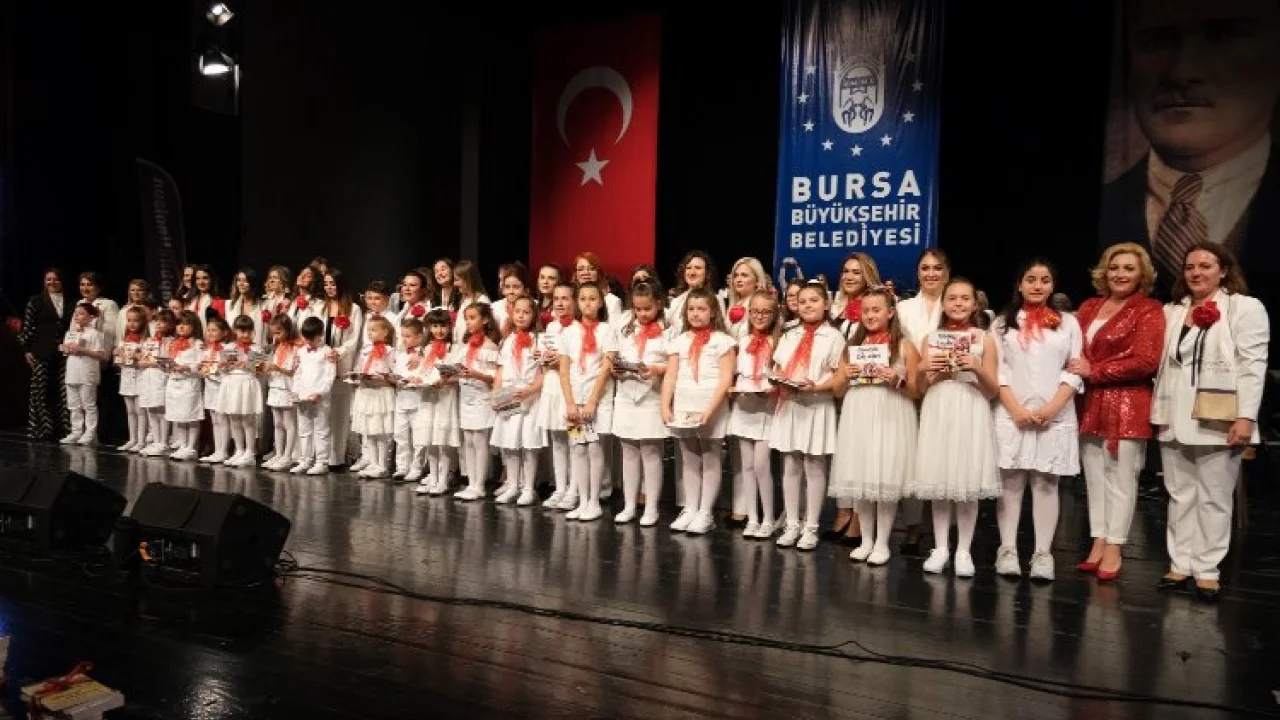 Çocukların geleceği için Bursa’da sahneye çıktılar -