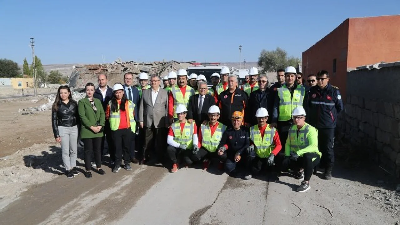 Kayseri Büyükşehir Kentsel Arama Kurtarma'dan tatbikat -
