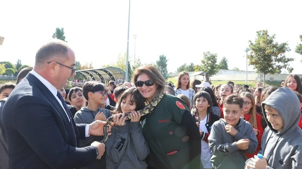 Kayseri Büyükşehir miniklere hayvan sevgisini aşıladı -