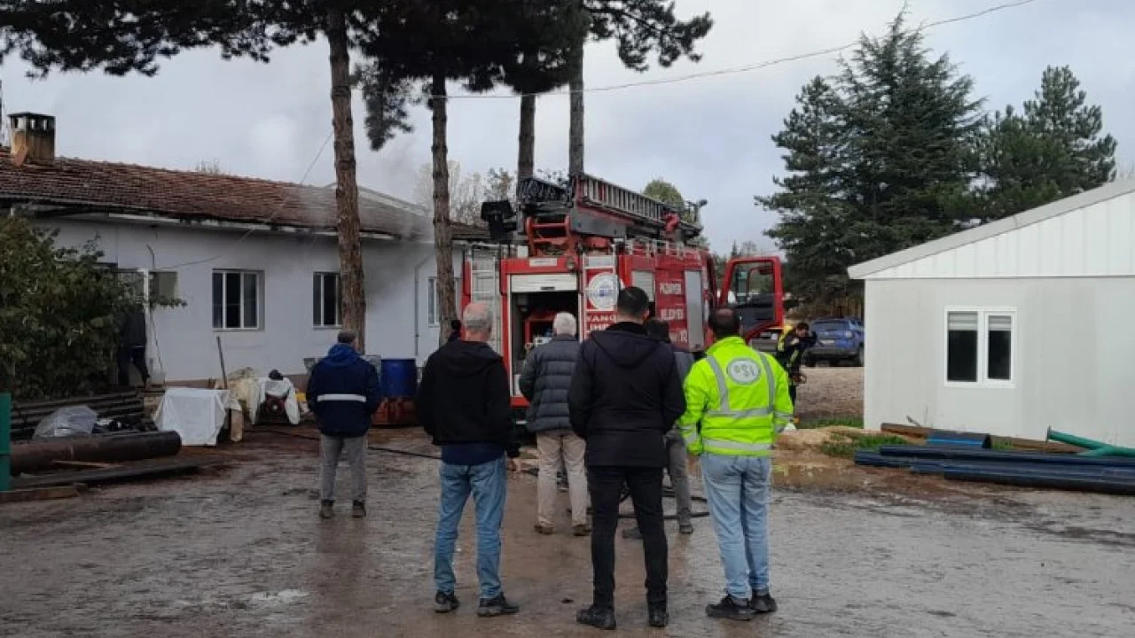 Bilecik’te şantiye yatakhanesinde çıkan yangın korkuttu -