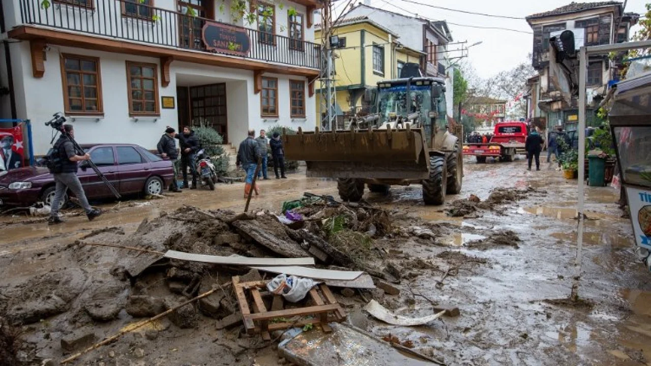 Bursa Tirilye'de selin yaraları sarılıyor -