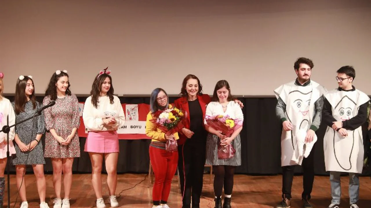 Dokuz Eylül diş sağlığının önemini oyunla anlattı -
