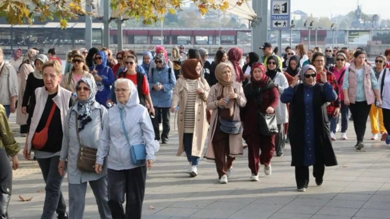 İzmit Belediyesi, kadınları sağlıklı yürüyüşlerde buluşturuyor -