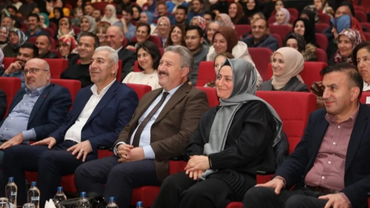 Kayseri Melikgazi'de şiir yüklü 'Sonsuzluk Kervanı' -