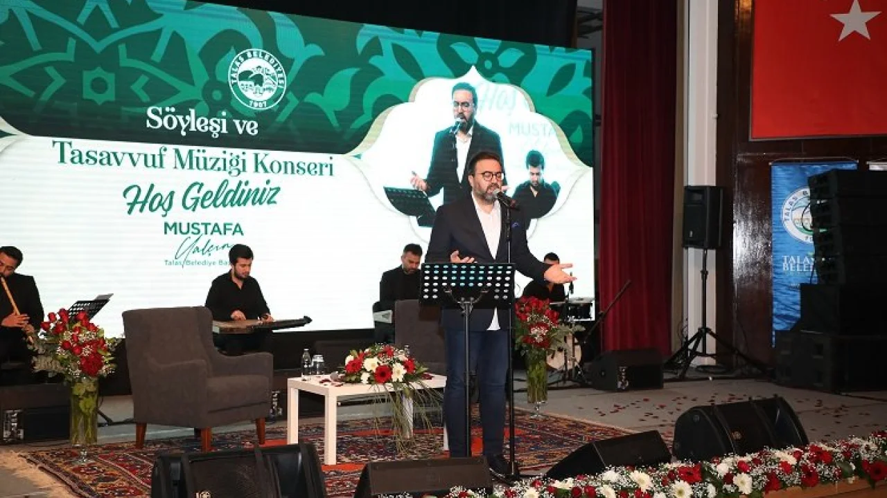 Kayseri Talas'ta Mevlana'ya saygı duruşu -