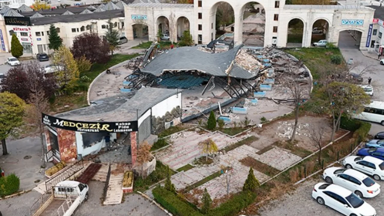 Kütahya'da 'Balık Restoran'a yıkım -